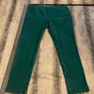 🌹🌹 Womens “Jennifer Lopez” stretch waist green jeans